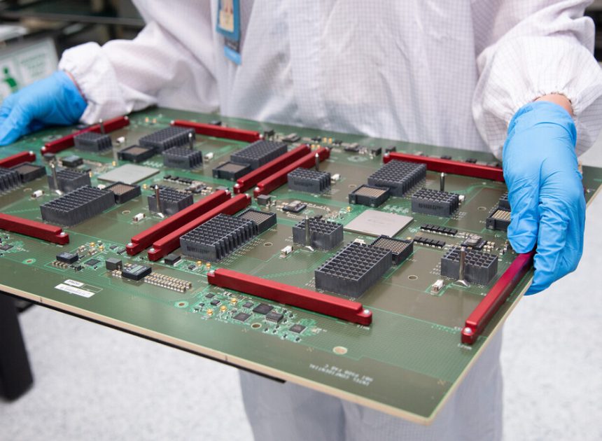 El rearme de la industria de los chips de Japón tiene un gran problema: sus empresas carecen de la escala de sus rivales